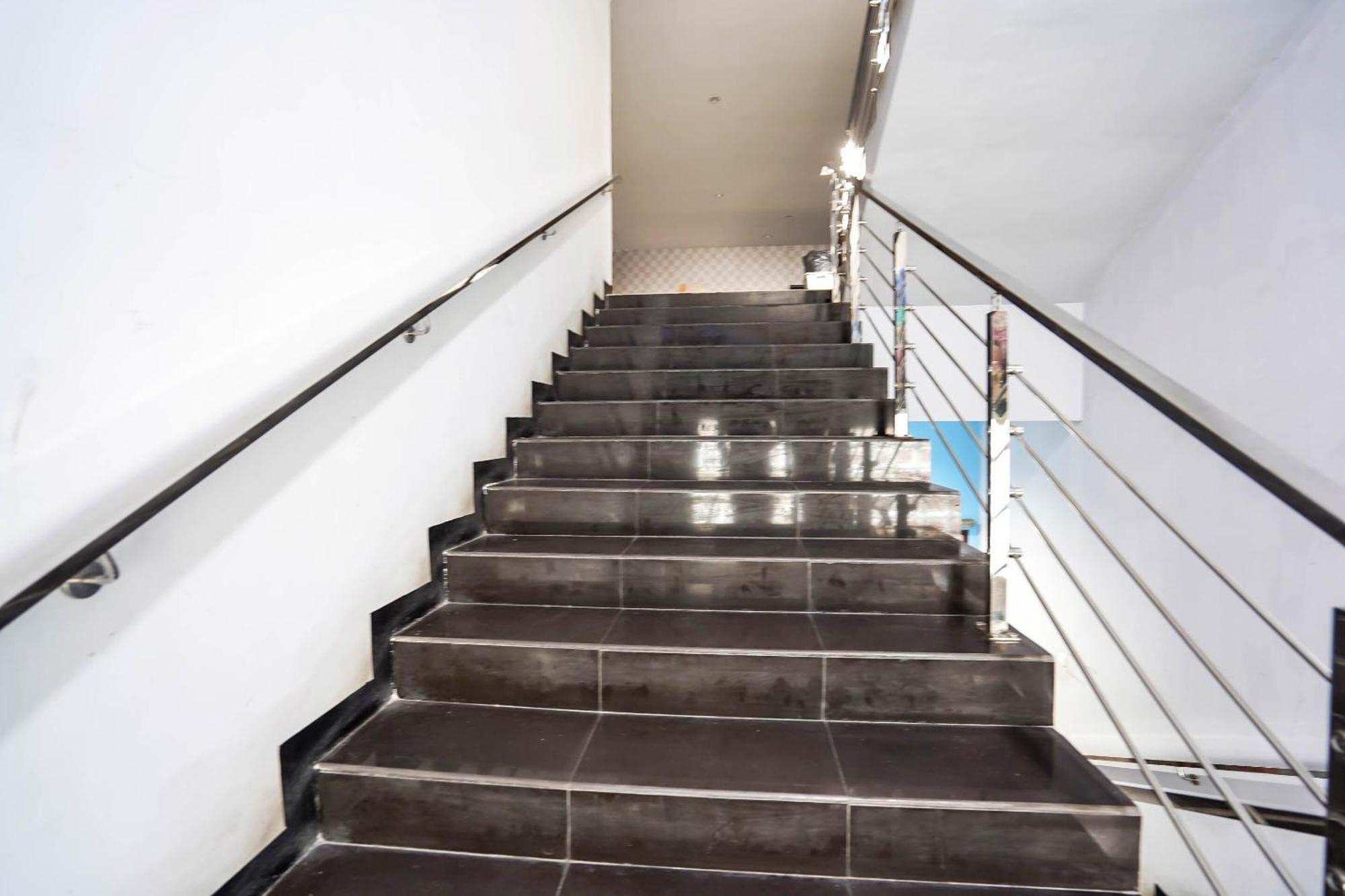 Oyo 90889 Dkb Residence Сурабая Екстериор снимка