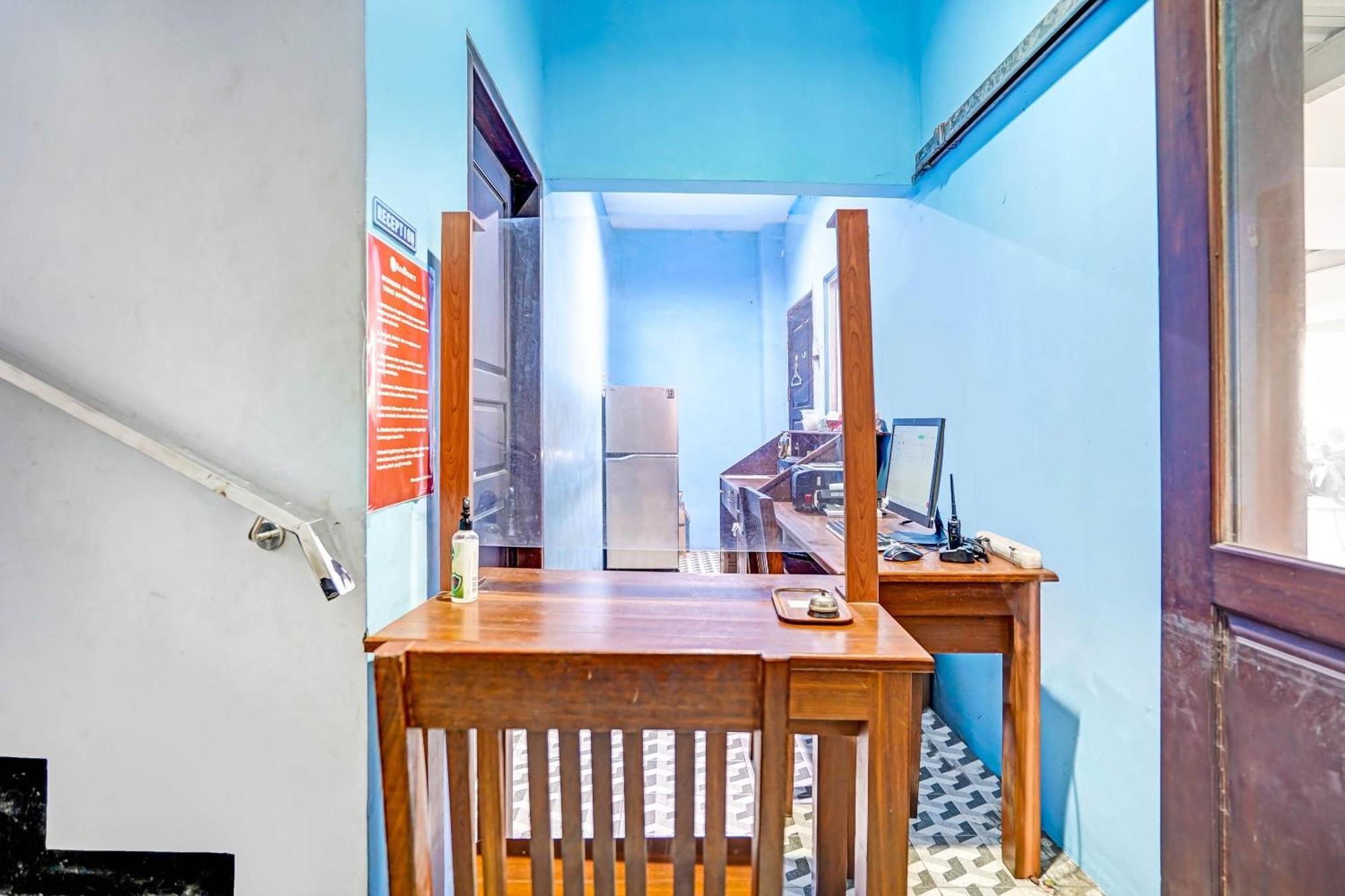 Oyo 90889 Dkb Residence Сурабая Екстериор снимка
