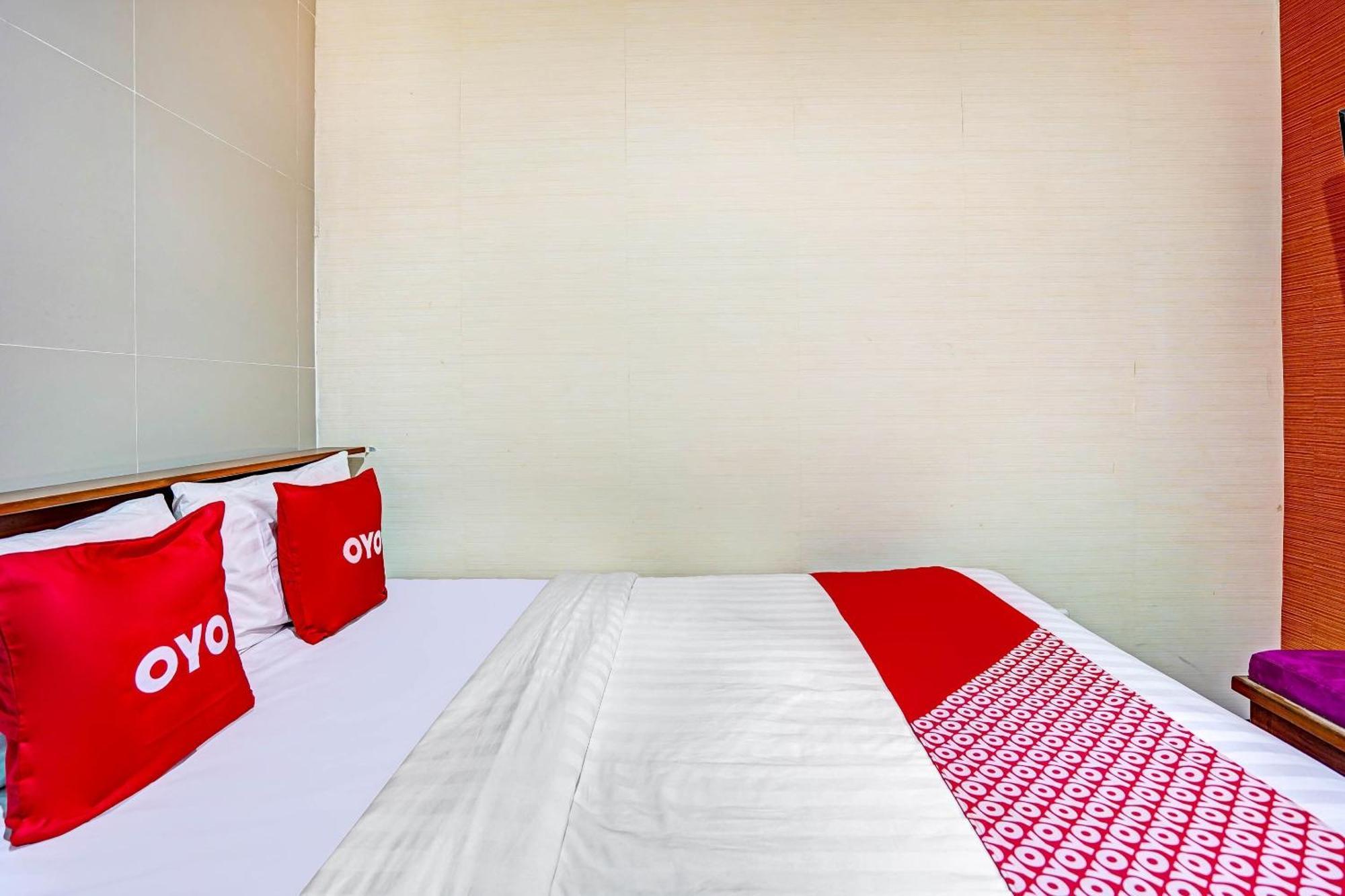 Oyo 90889 Dkb Residence Сурабая Екстериор снимка