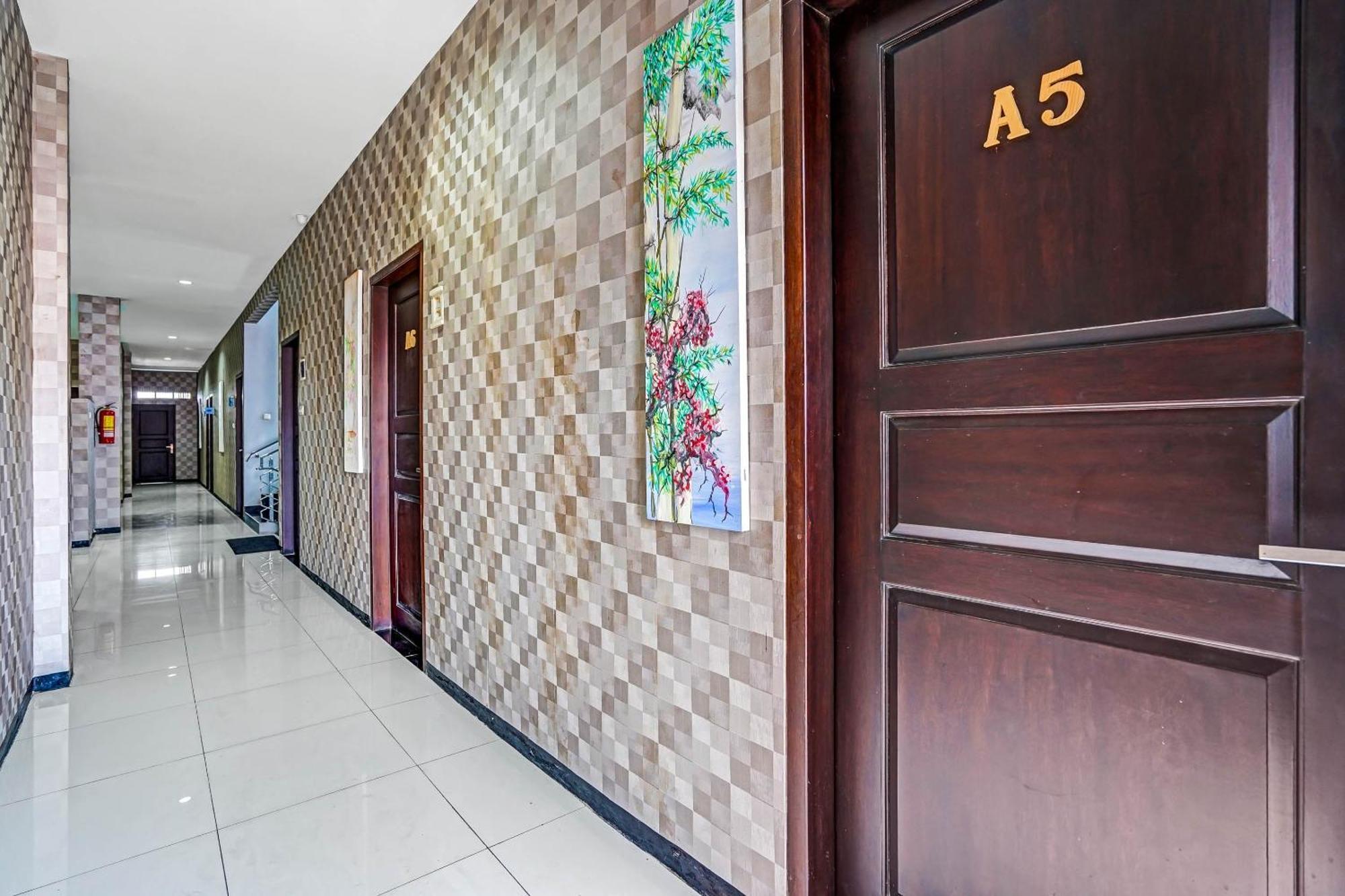 Oyo 90889 Dkb Residence Сурабая Екстериор снимка