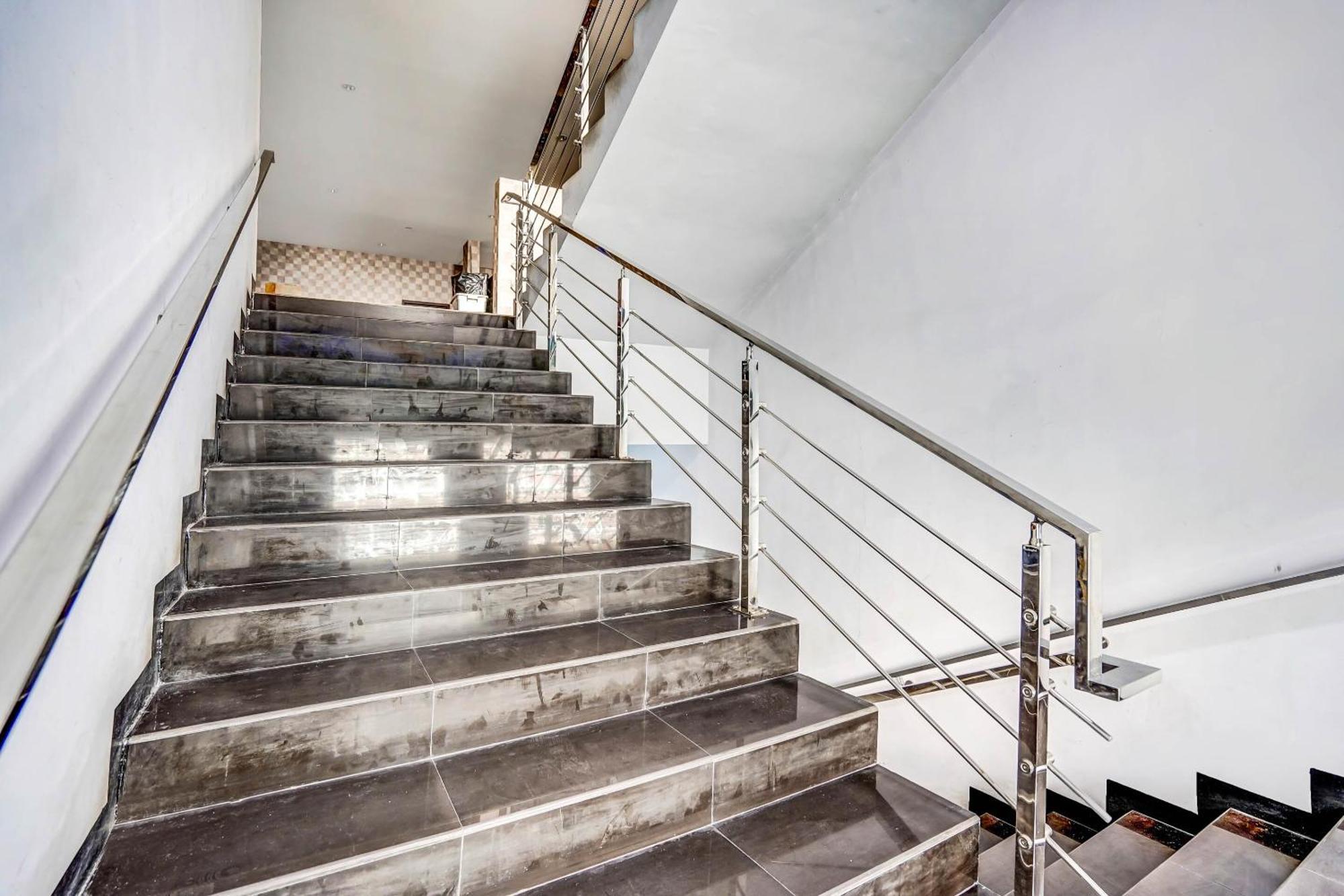 Oyo 90889 Dkb Residence Сурабая Екстериор снимка